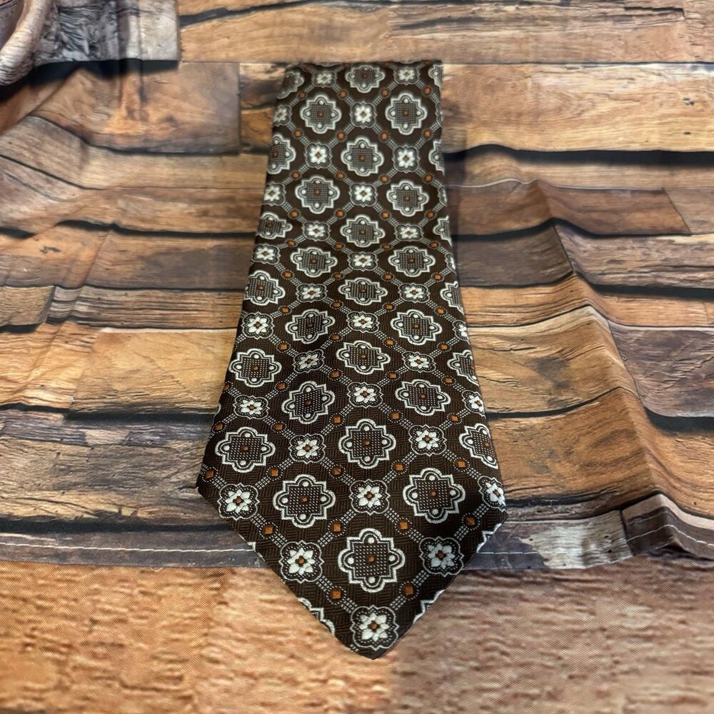 VTG Johnny Carson Tie Mens Brown Gray Medallion Geometric 70s Retro 4" Wide USA